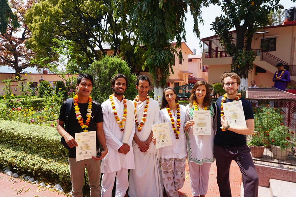 2oo hour yoga in rishikesh