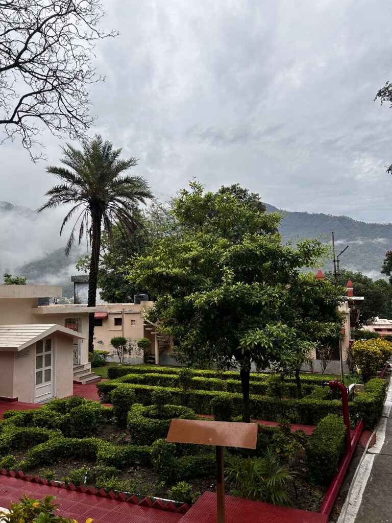 Peaceful yoga ashram in Rishikesh surrounded by Himalayan foothills